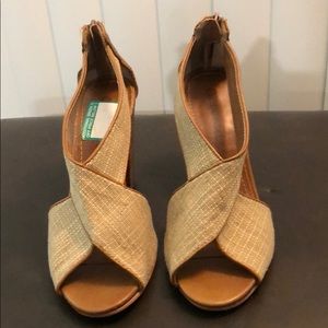 COCONUTS BURLAP W/LEATHER TRIM CHUNKY HEELS